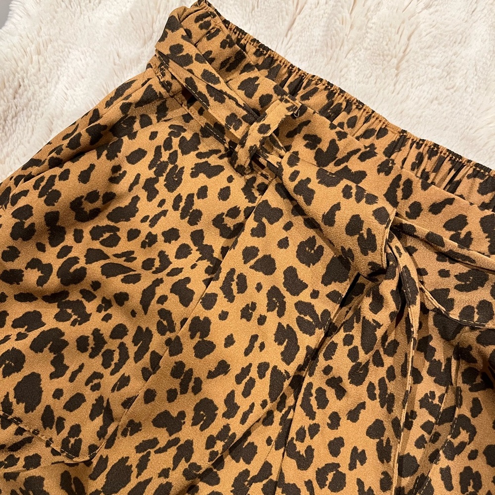 FLOWY HIGH WAISTED SHORTS